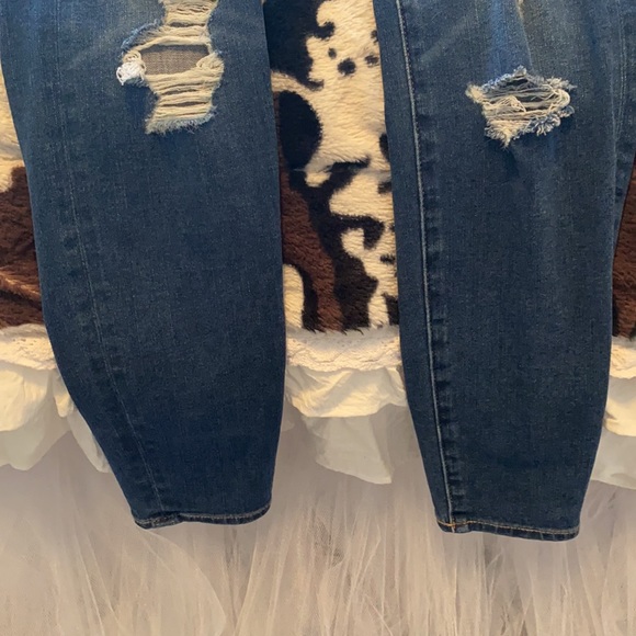 AMERICAN EAGLE DISTRESSED JEANS NWOT - Picture 3 of 6